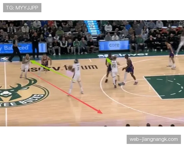 库兹马无球跑动拉开空间助比尔提升三分率