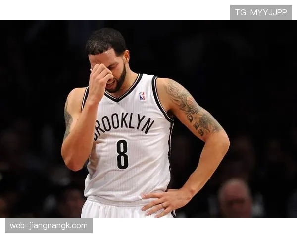 挡拆后外线拉开空间，威廉姆斯由防守转为稳定射手