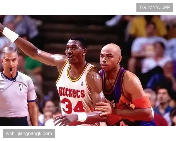 巴克利篮板拼抢对比奥拉朱旺，内线统治力显著提升